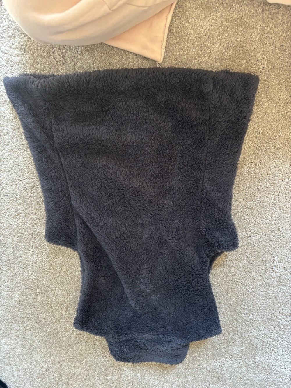 Patagonia Women's Charcoal Gray Fleece Vest - Picture 3 of 5